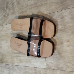 Salvatore Ferragamo 7.5 2AA black